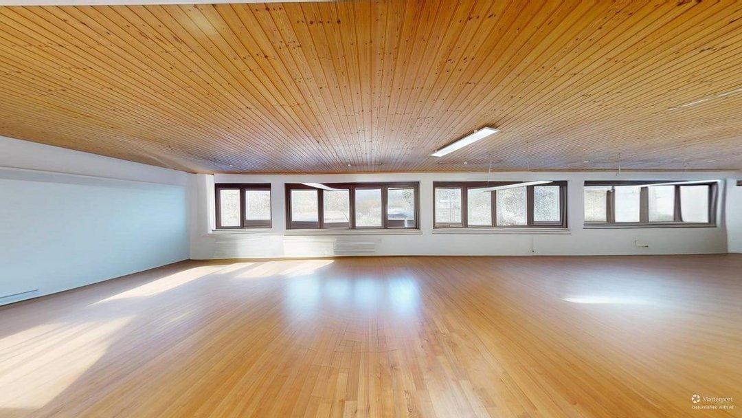 Fläche im OG (KI defurnished)