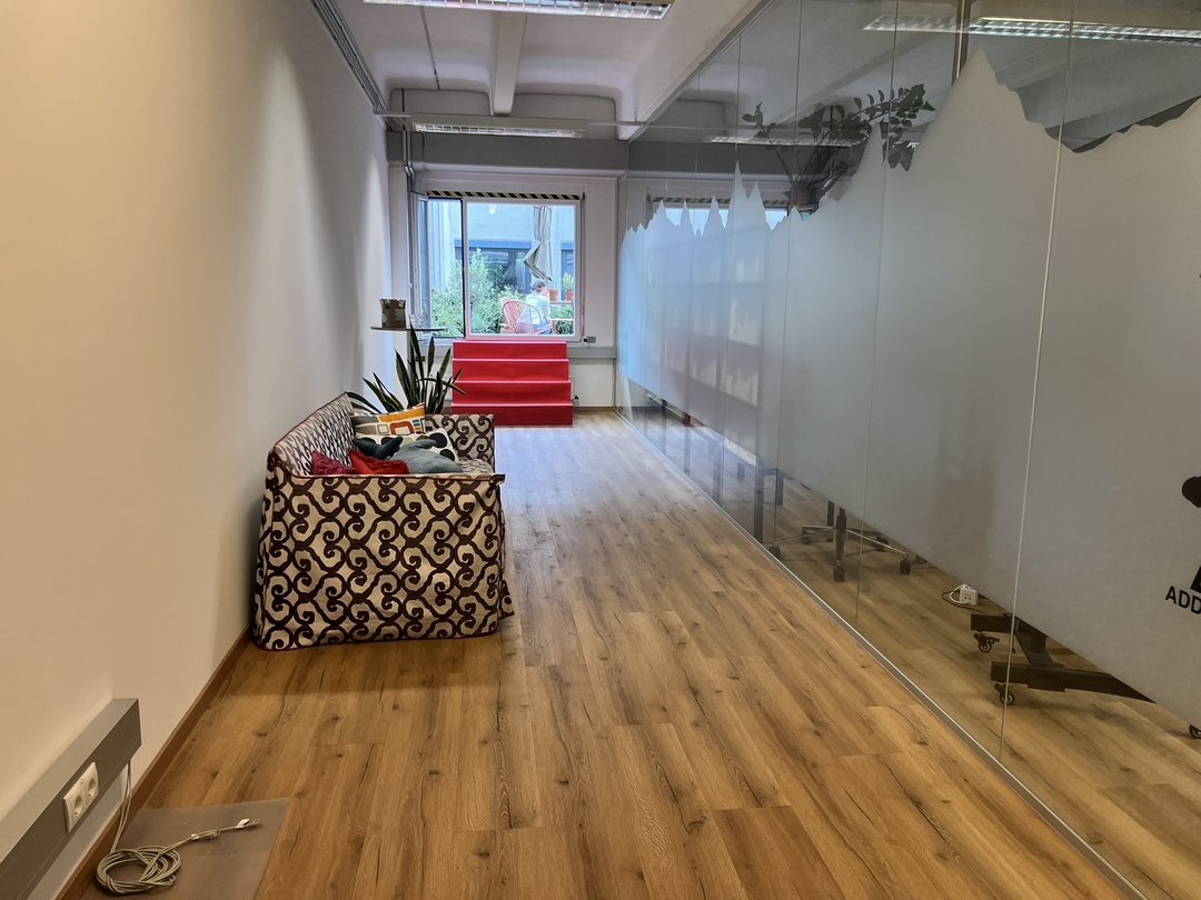 Zugang Büro und Terrasse