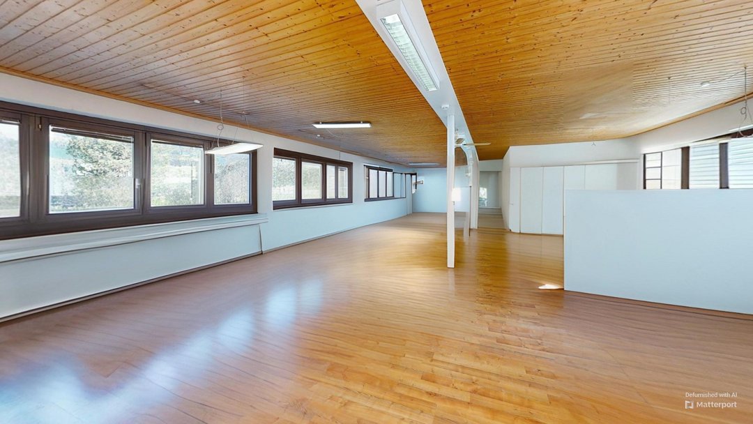 Fläche im OG (KI defurnished)